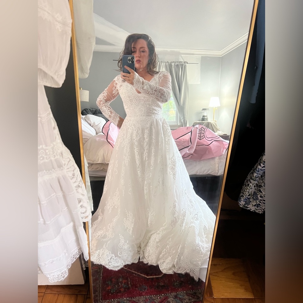 Calle Blanche Raven Lace Wedding Dress - Picture 5 of 8